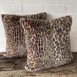 Coussin en fausse fourrure Ours Noir | Oreiller en fourrure noire | Coussins en fourrure noire