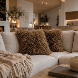 Coussin en fausse fourrure mongole crème | Coussins en fourrure bouclée crème |