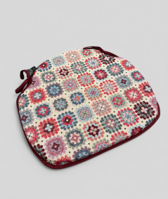 Multicoloured geometric patterned spindle seat pads