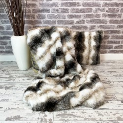 Plaid en fausse fourrure Italian Wolf | Grands plaids pour canapés et lits (Royaume-Uni)