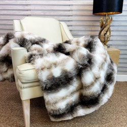 Plaid en fausse fourrure Italian Wolf | Grands plaids pour canapés et lits (Royaume-Uni)