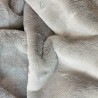 Jeté en fausse fourrure taupe Richmond | Grande couverture en fausse fourrure | Couvre-lit taupe