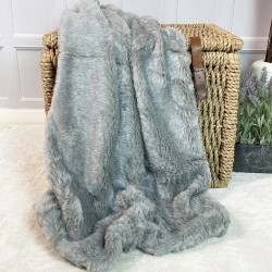Plaid en fausse fourrure cendrée | Grands plaids, couvertures et couvre-lits en fausse fourrure