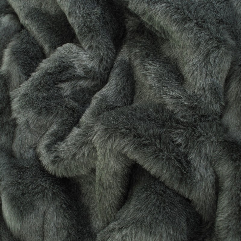 Housse de coussin en fausse fourrure gris moyen à motif blaireau | Coussins et oreillers en fourrure grise