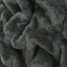 Housse de coussin en fausse fourrure gris moyen à motif blaireau | Coussins et oreillers en fourrure grise