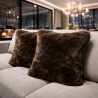 Housses de coussin en fausse fourrure de bison brun foncé riche | Coussins en fourrure brune