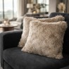 Coussins en fausse fourrure Loup de la toundra | Coussins en fausse fourrure beige à poils longs |