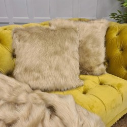 Coussins en fausse fourrure camel | Oreillers en fausse fourrure beige | Coussins unis en fausse fourrure