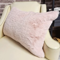 Coussin rectangulaire rose Richmond | Coussins rectangulaires en fausse fourrure |