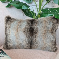 Coussin rectangulaire en fausse fourrure Grey Wolf | Coussin rectangulaire rayé en fausse fourrure