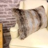 Coussin rectangulaire en fausse fourrure Grey Wolf | Coussin rectangulaire rayé en fausse fourrure