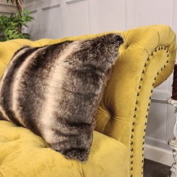Coussin rectangulaire en fausse fourrure chinchilla foncé | Coussin rectangulaire en fausse fourrure