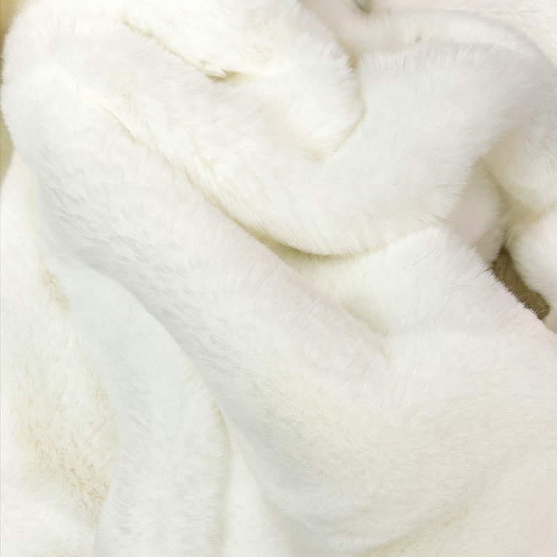 Couverture pour animaux de compagnie Richmond en fausse fourrure crème | Couvertures pour chiens en fausse fourrure crème |