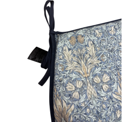 Coussin d'assise en forme de D en denim Snakeshead | Coussins d'assise en forme de D William Morris