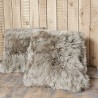 Paire de coussins taupe en véritable peau de mouton, 40 cm