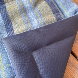 Couverture de voyage rembourrée avec poignée de transport, tartan bleu
